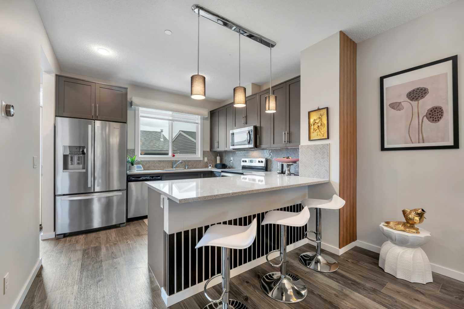 784 Livingston Hl NE, Calgary, AB T3P 1K4