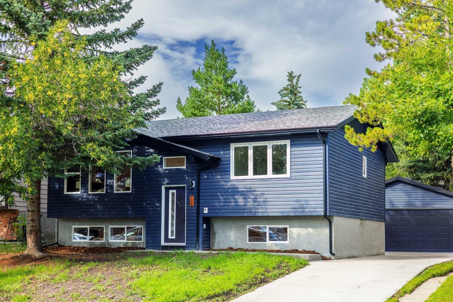 144 Deer Ridge Way SE, Calgary, AB T2J 5Y6