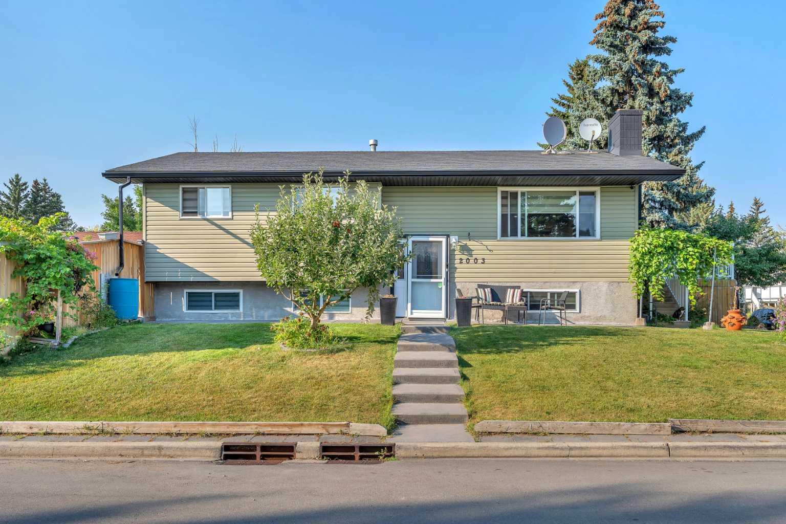 2003 Pinepoint Rd NE, Calgary, AB T1Y 1W9
