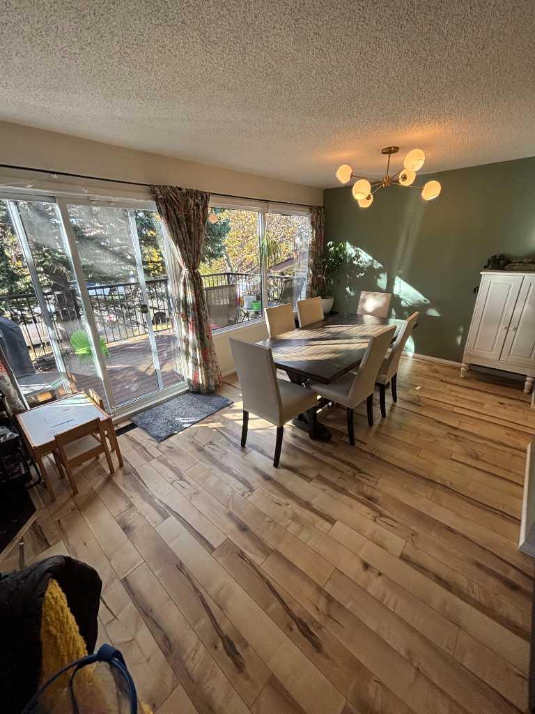 3741 Cedarille Dr SW, Calgary, AB T2W 3J5
