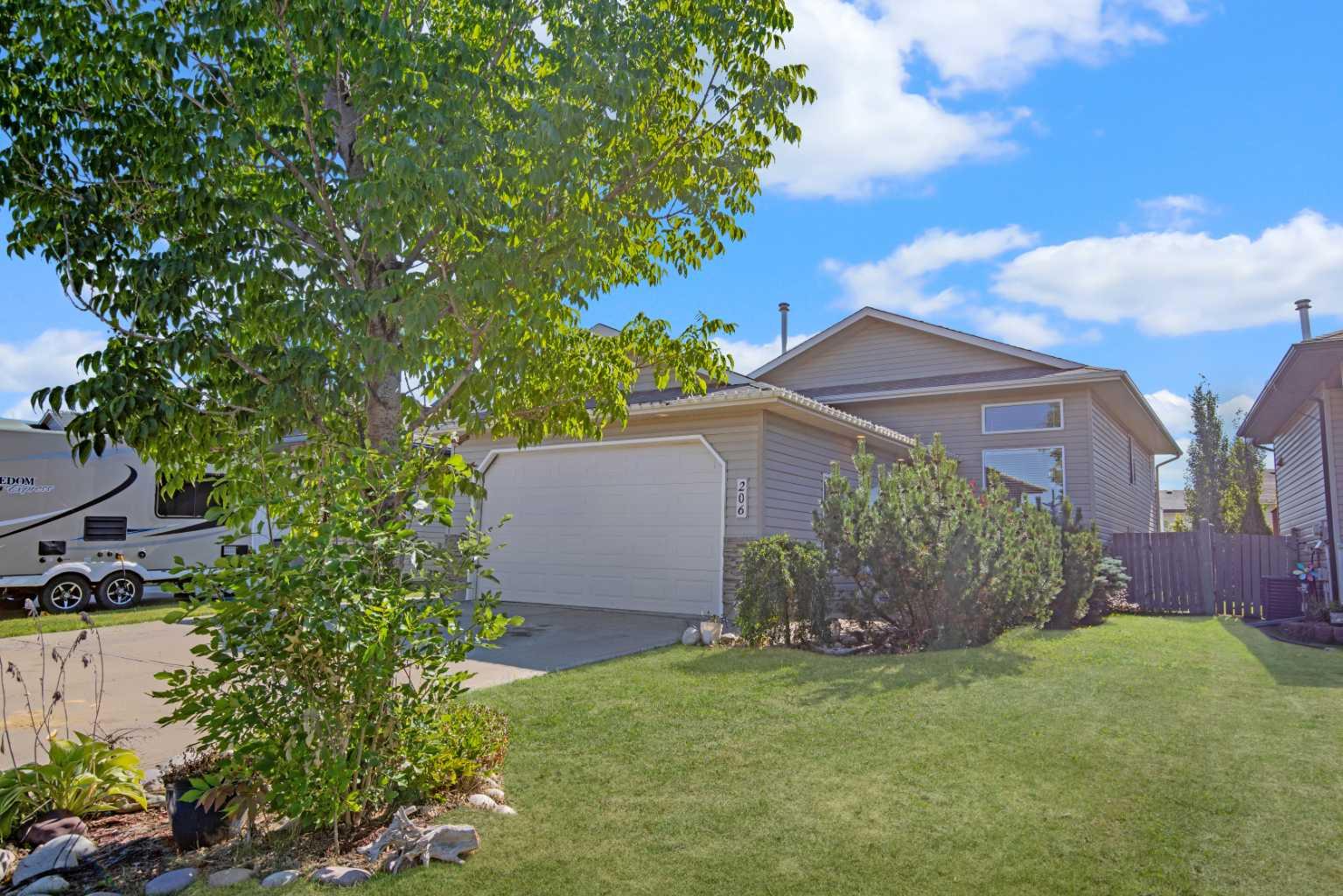 206 Pinnacle Way, Grande Prairie, AB T8W 2V7
