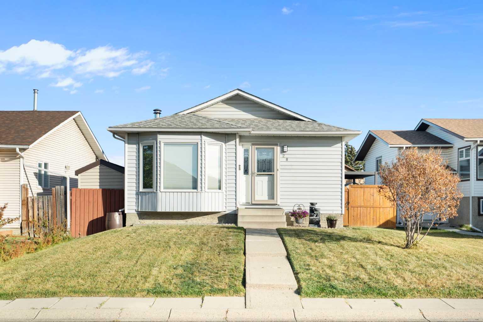 28 Whitworth Rd NE, Calgary, AB T1Y 6A7