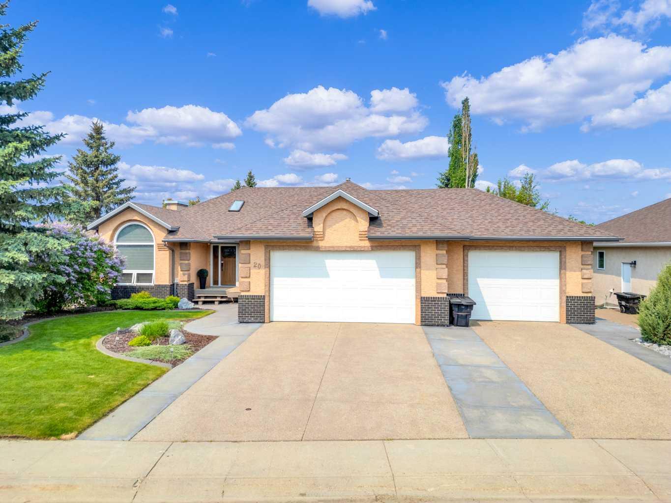 20 Lakes Close, Lacombe, AB T4L 1S4