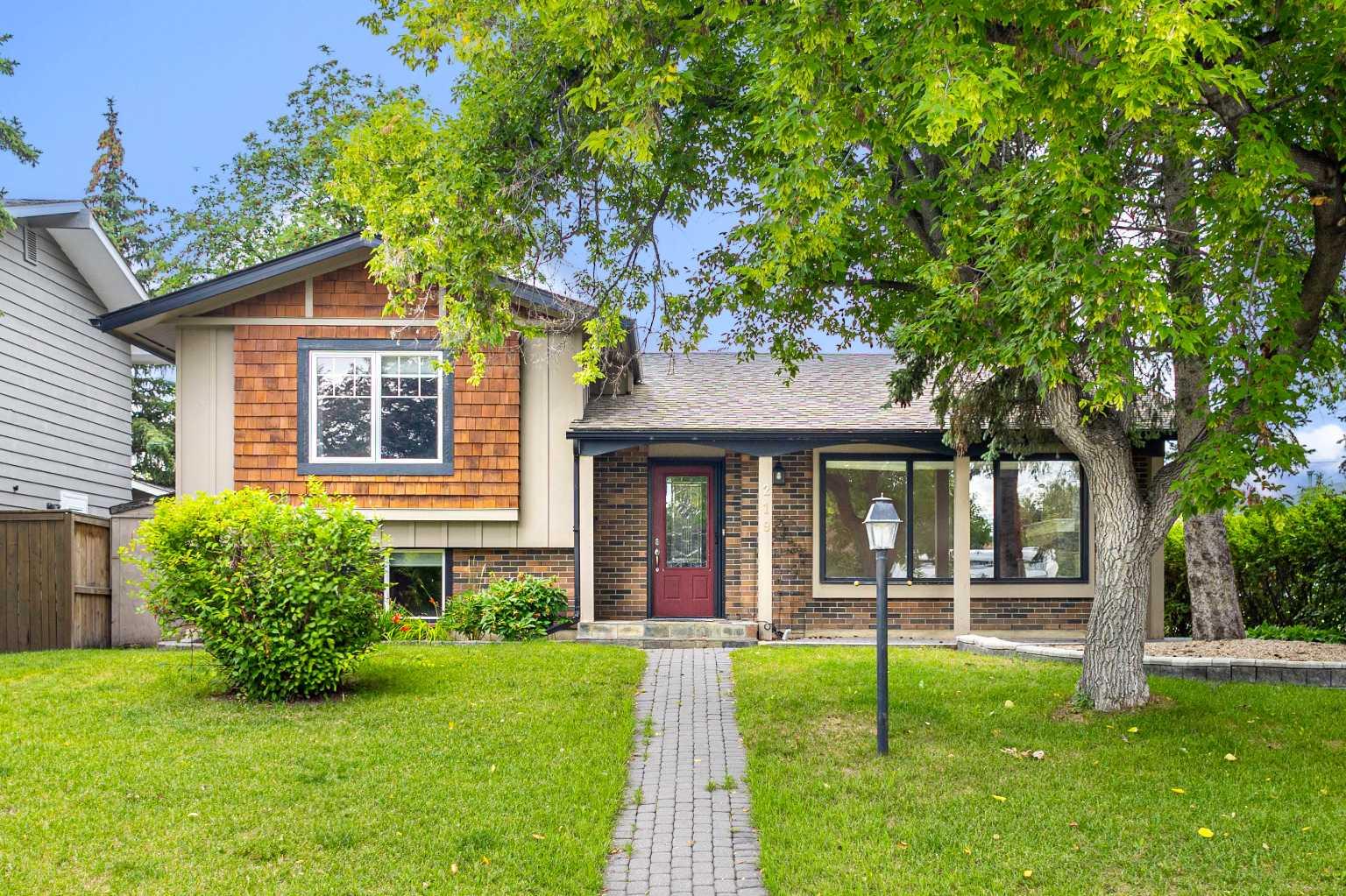 219 Lake Rosen Cres SE, Calgary, AB T2J 3L9