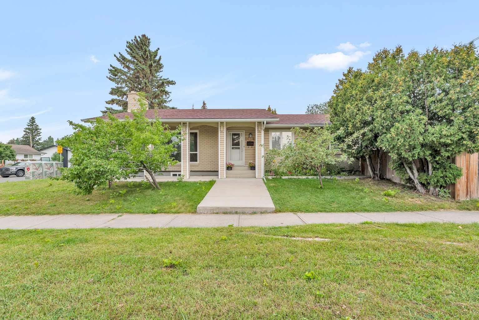 1055 Acadia Dr SE, Calgary, AB T2J 0E1