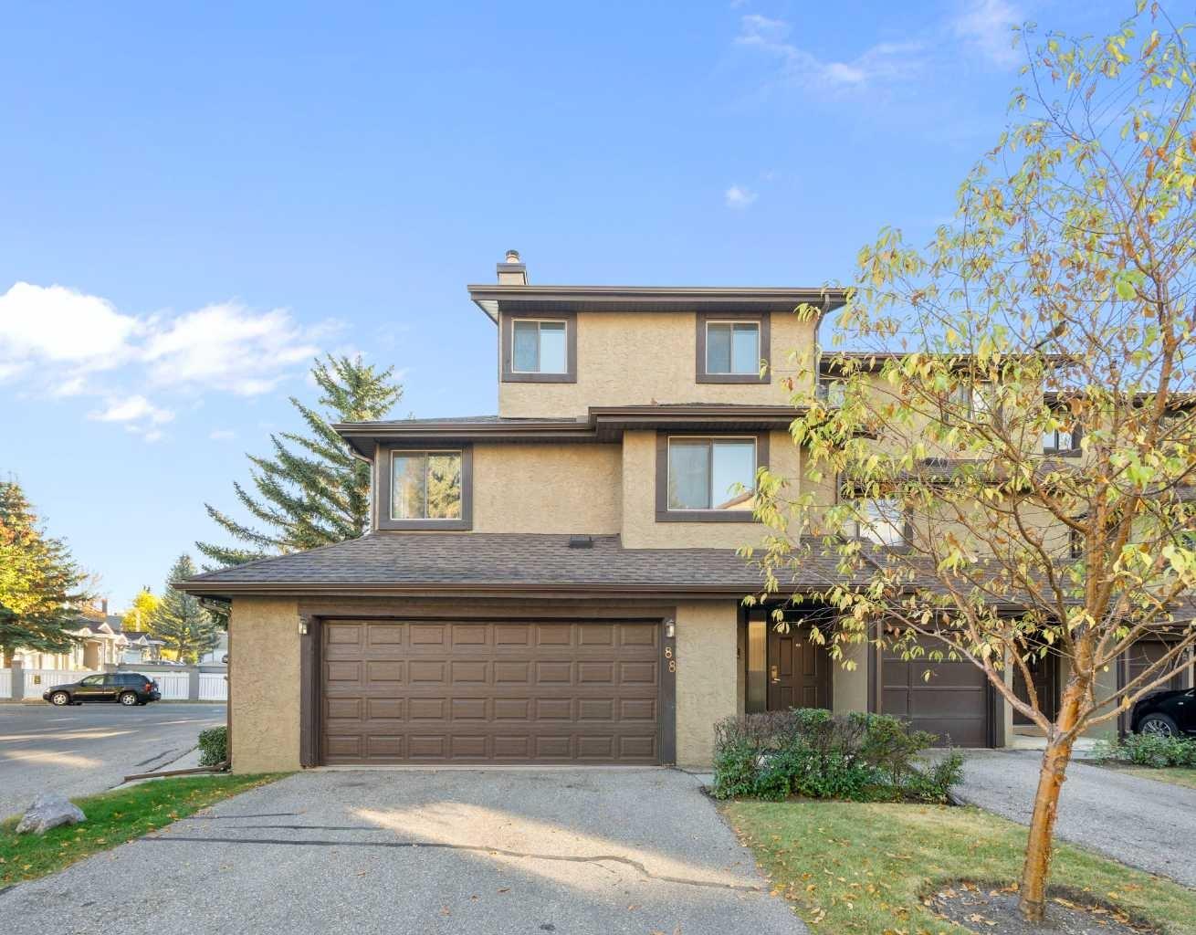 88 Glamis Gdns SW, Calgary, AB T2E 6S4