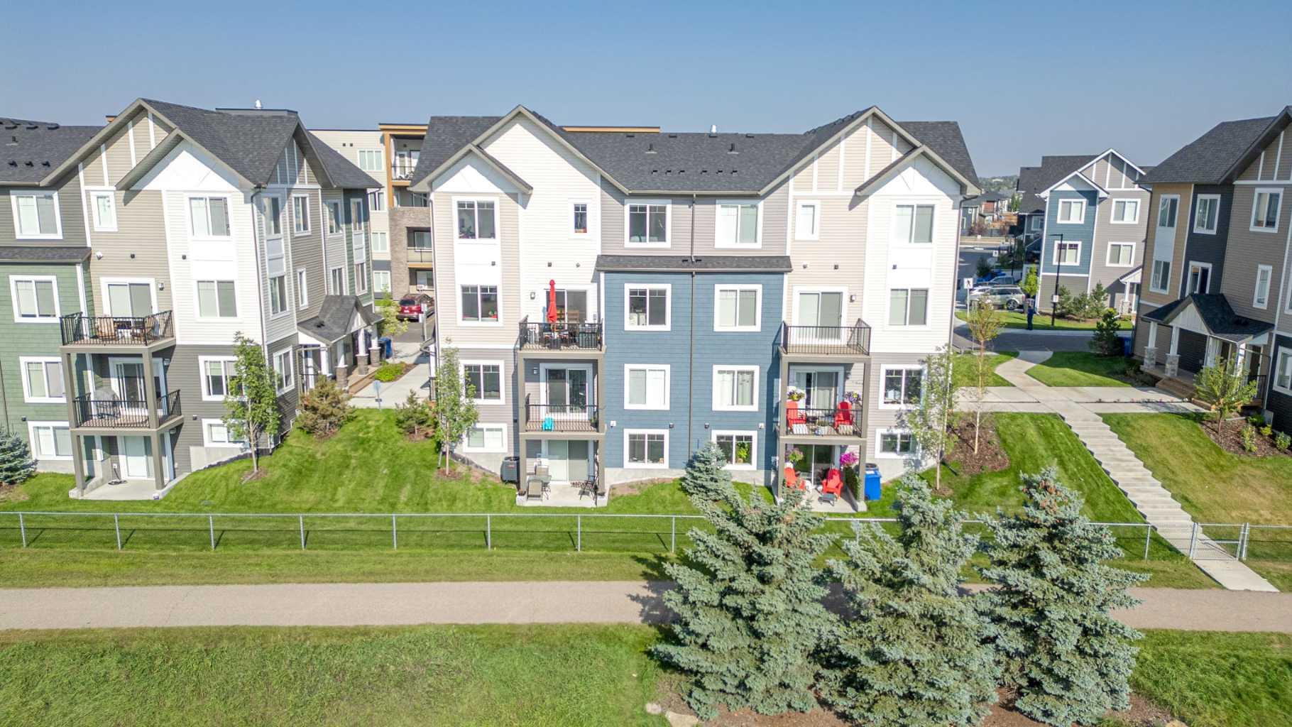 298 Canals Xing, Airdrie, AB T4B 4L3