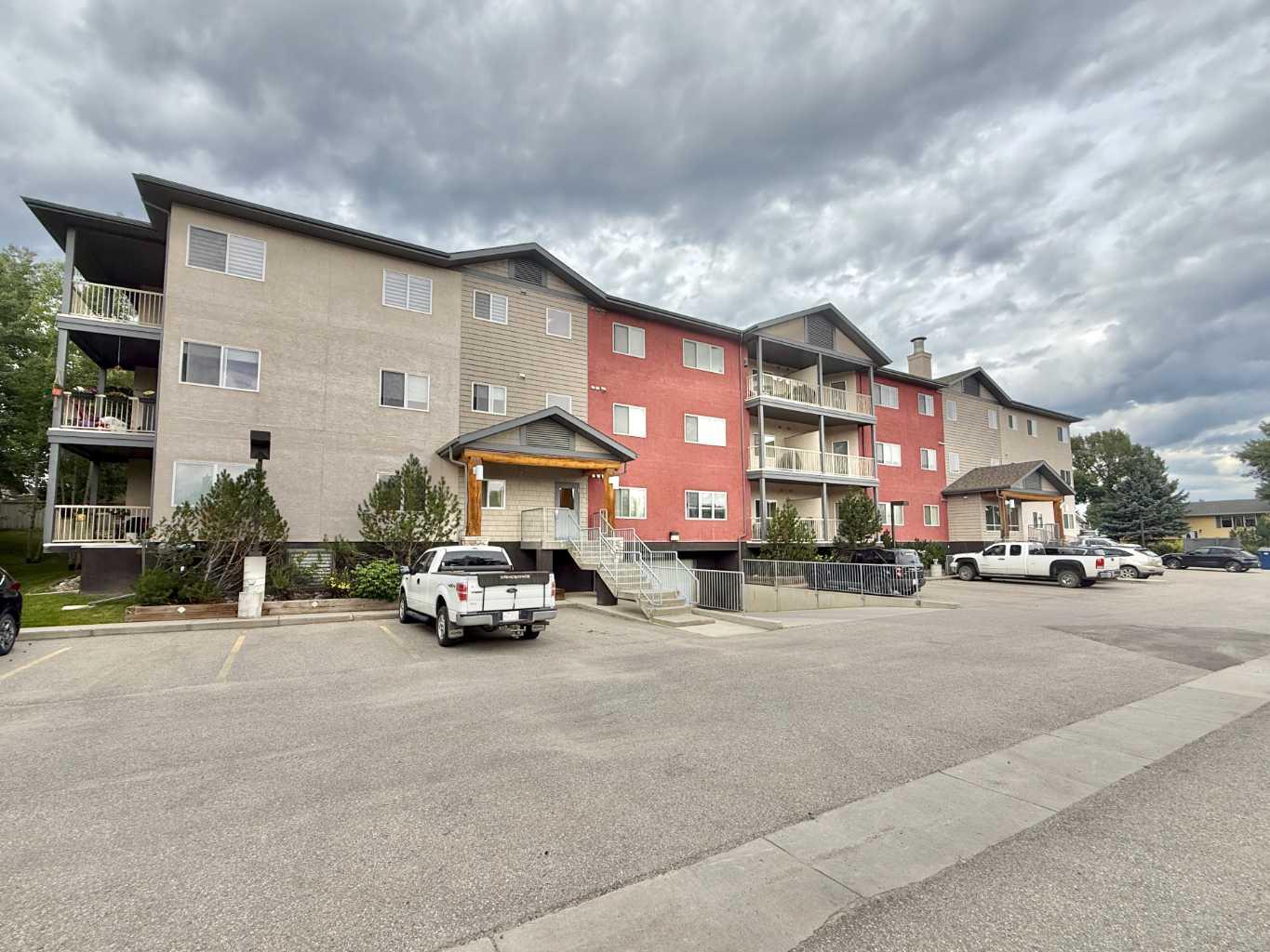109 Seabolt Drive Unit 305, Hinton, AB T7V 1K2