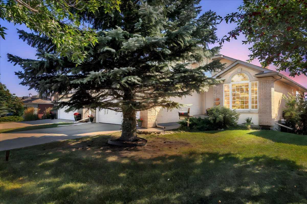 2297 Sirocco Dr SW, Calgary, AB T3H 3M3