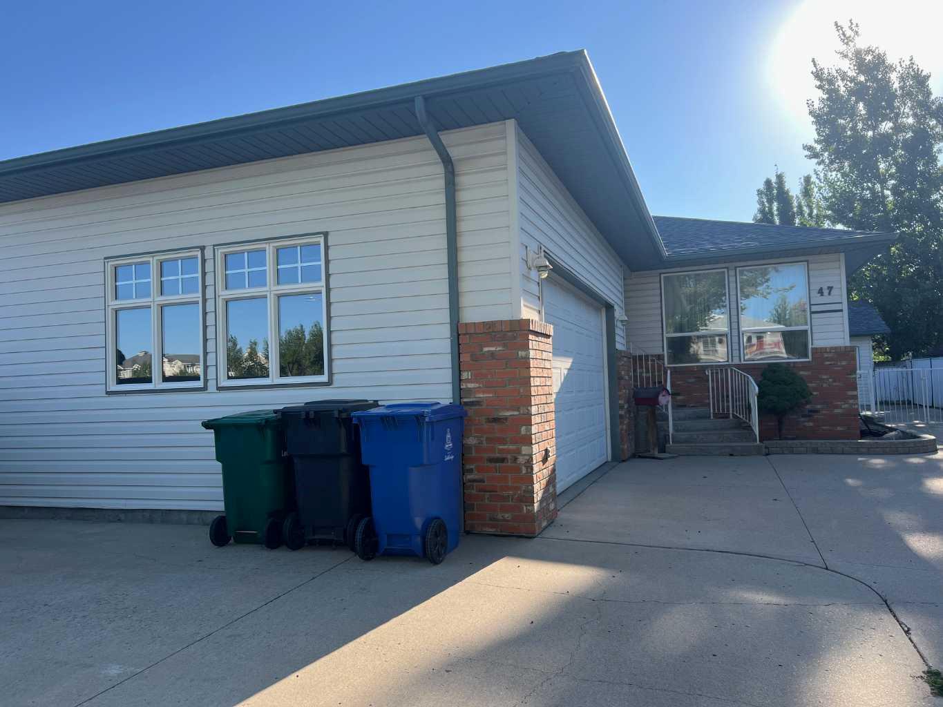 47 Squamish Blvd W, Lethbridge, AB T1K 7J7