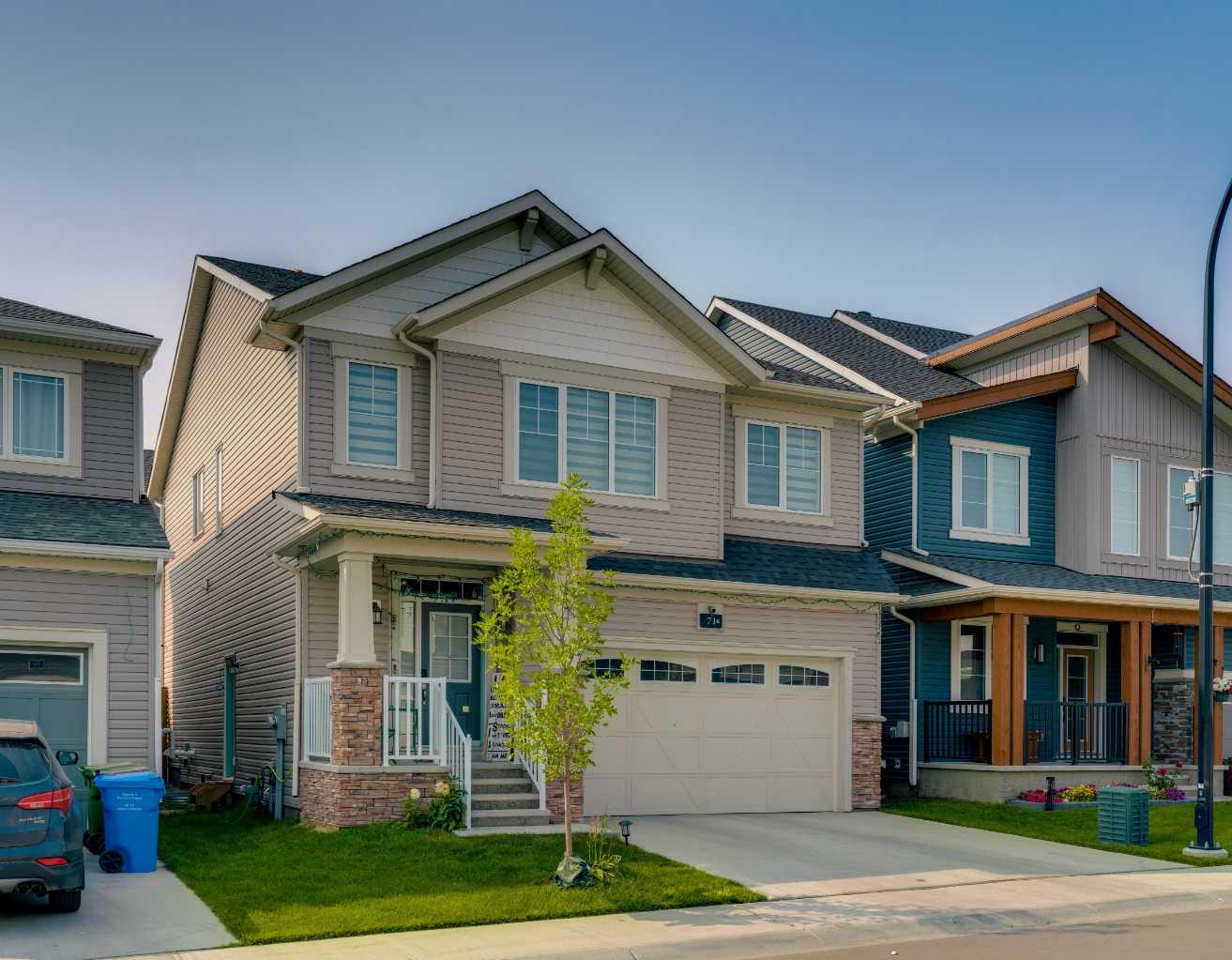 71 Carringwood Grv NW, Calgary, AB T3P 2A8