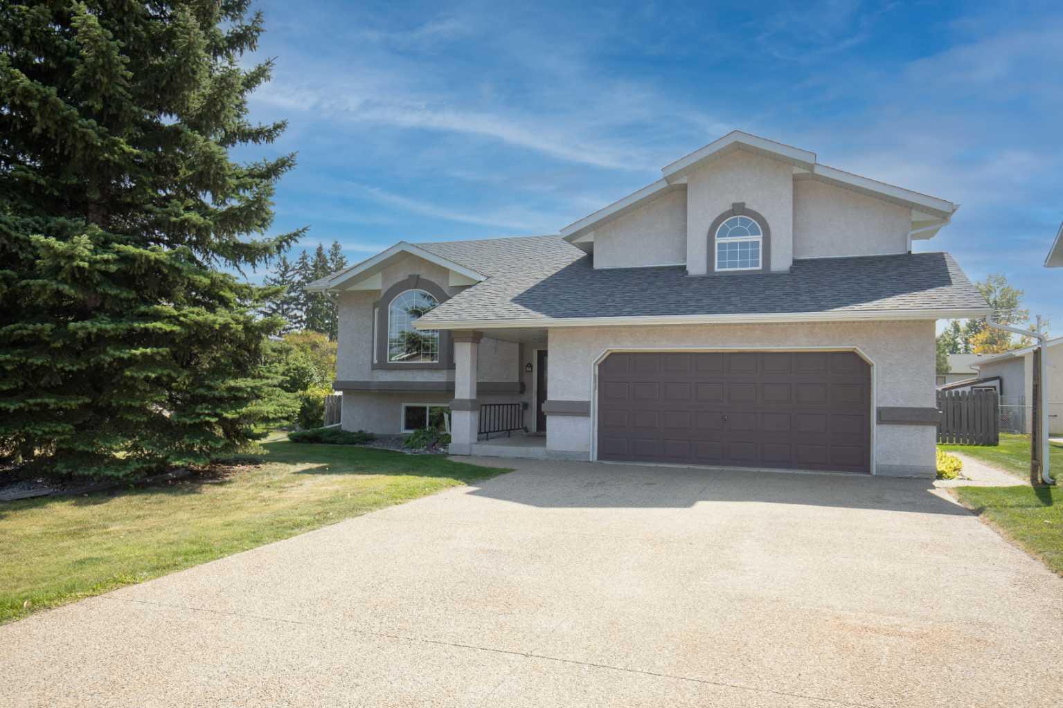 86 Hathaway Ln, Lacombe, AB T4L 1T4