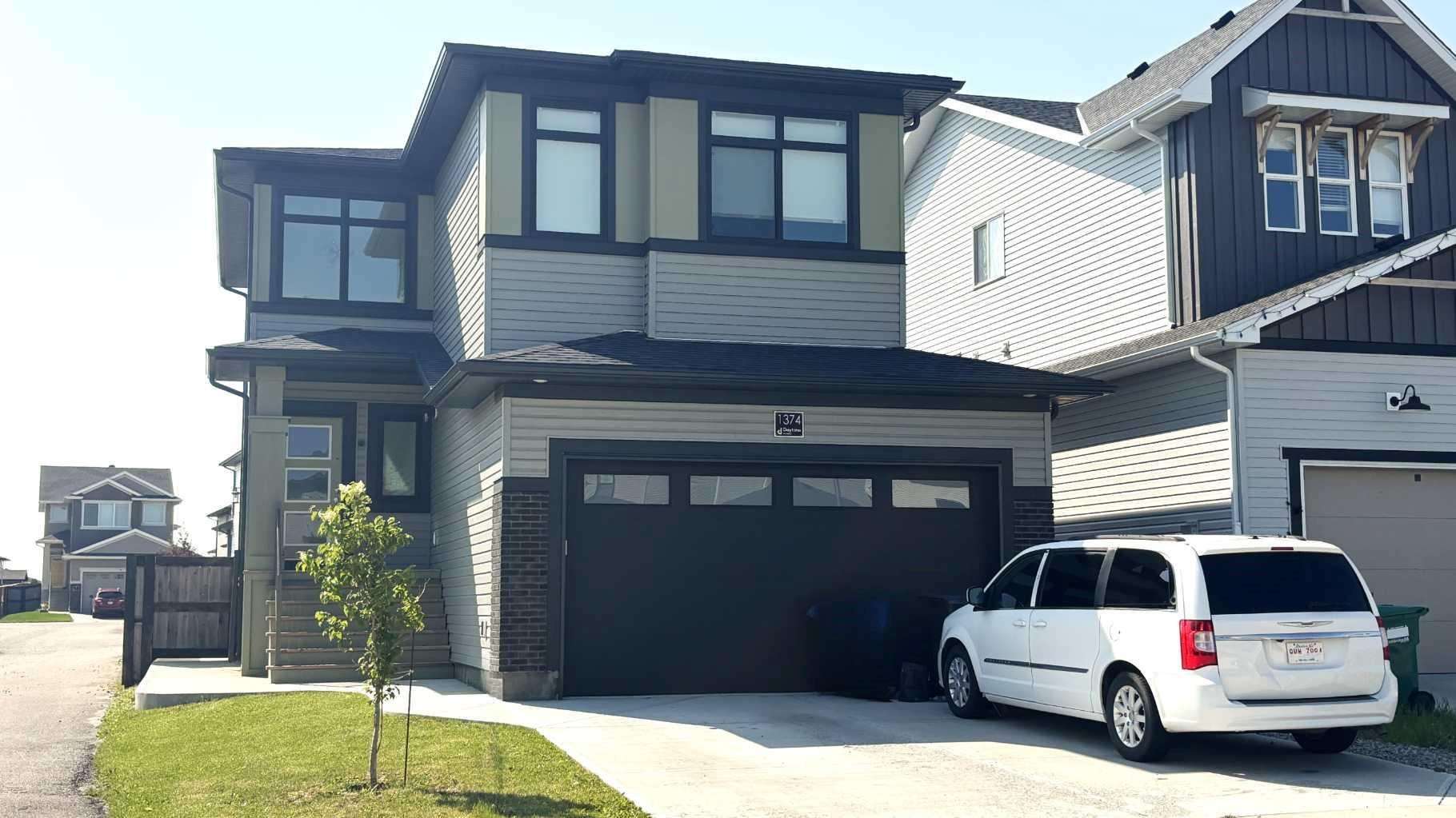 1374 Pacific Cir W, Lethbridge, AB T1J 5V3