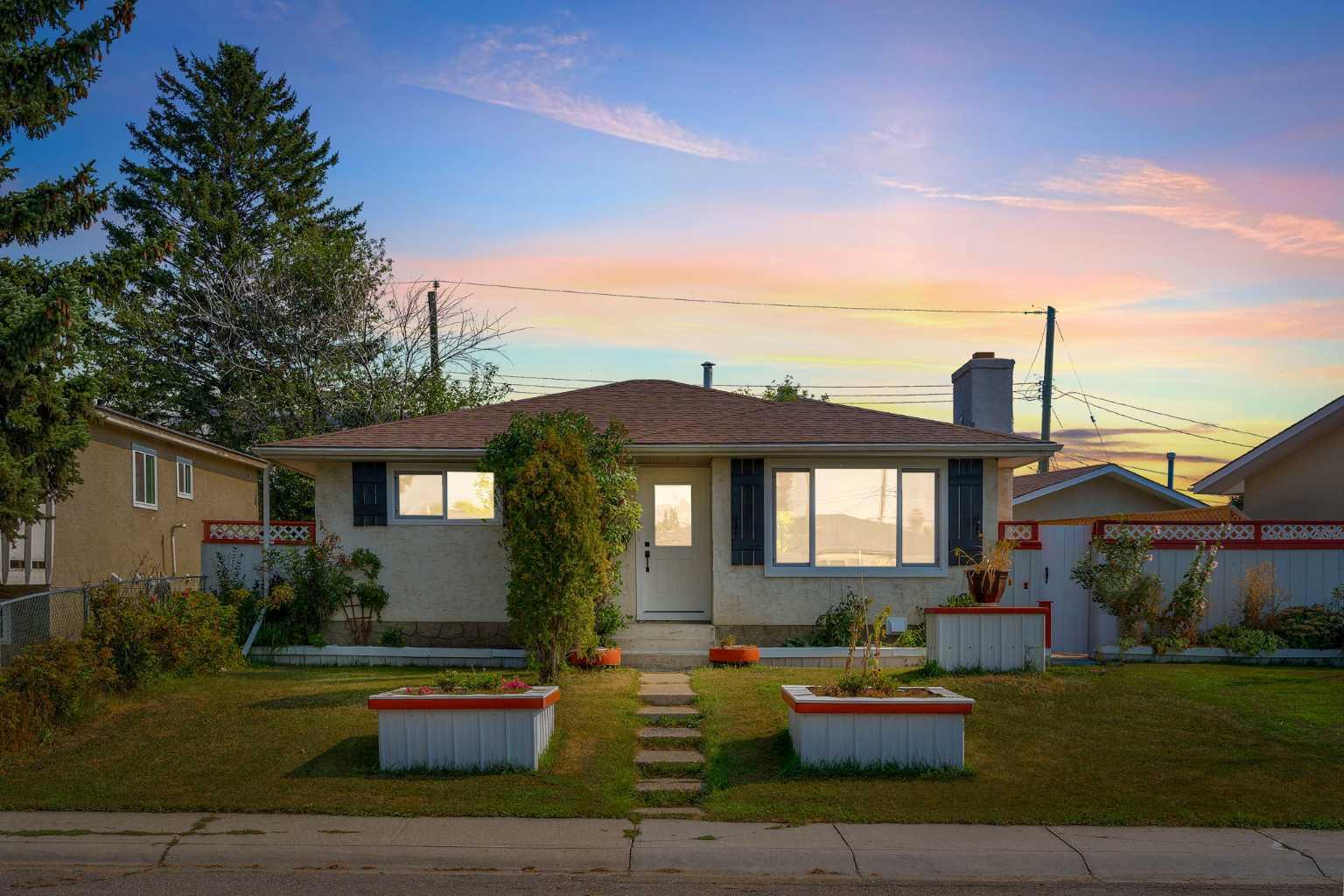 1271 Penedo Cres SE, Calgary, AB T2A 3N7