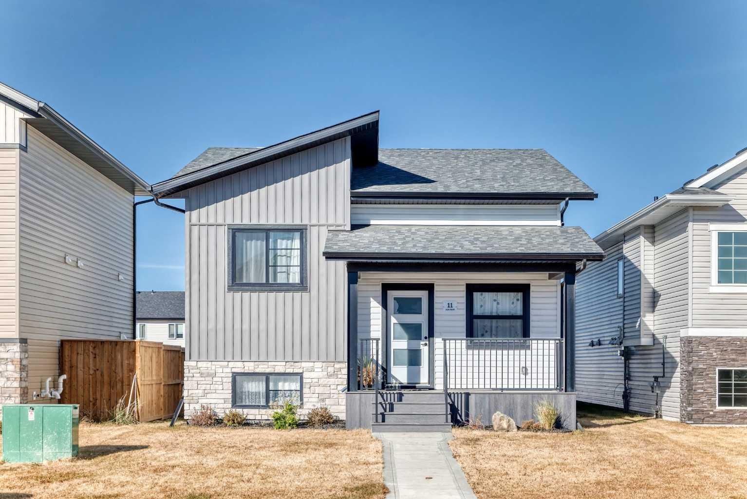 11 Ian Way, Sylvan Lake, AB T4S 0T6
