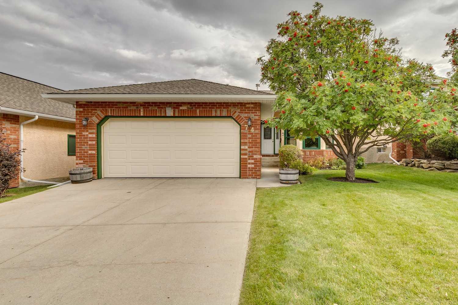 74 Evergreen Bay SW, Calgary, AB T2Y 3E9