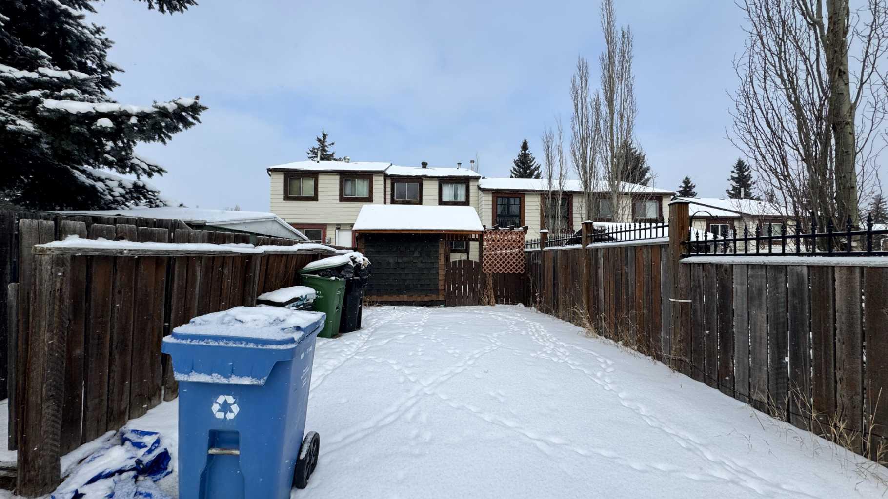 6551 Huntsbay Rd NW, Calgary, AB T2K 5R3