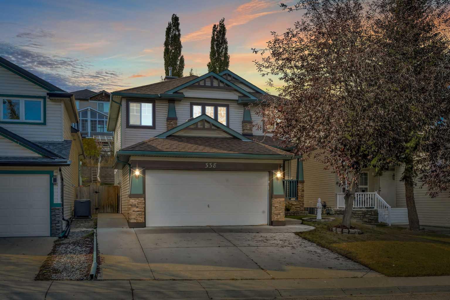 338 Panamount Dr NW, Calgary, AB T3K 5M1