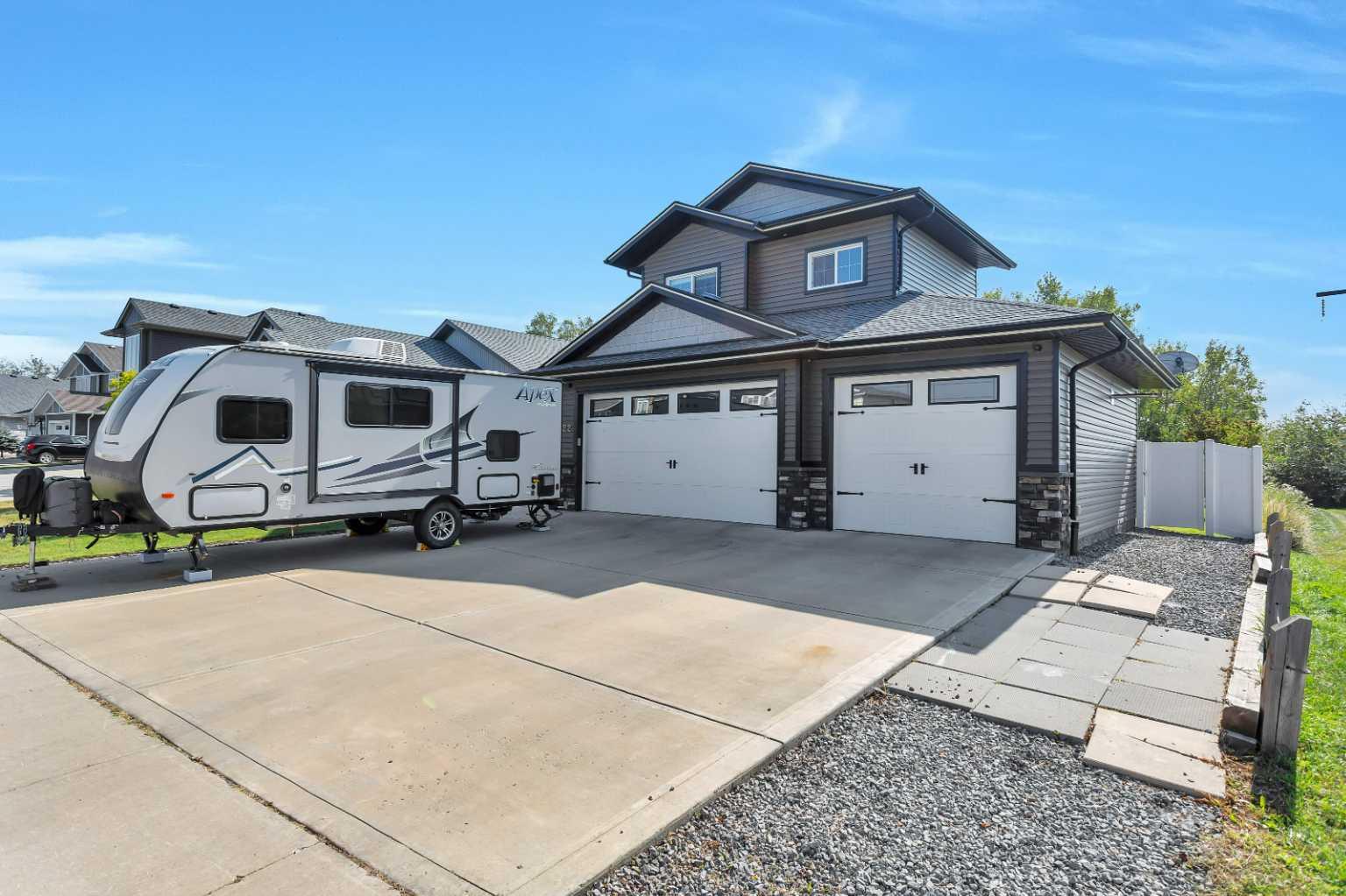22 Coachill St, Blackfalds, AB T4M 0A9