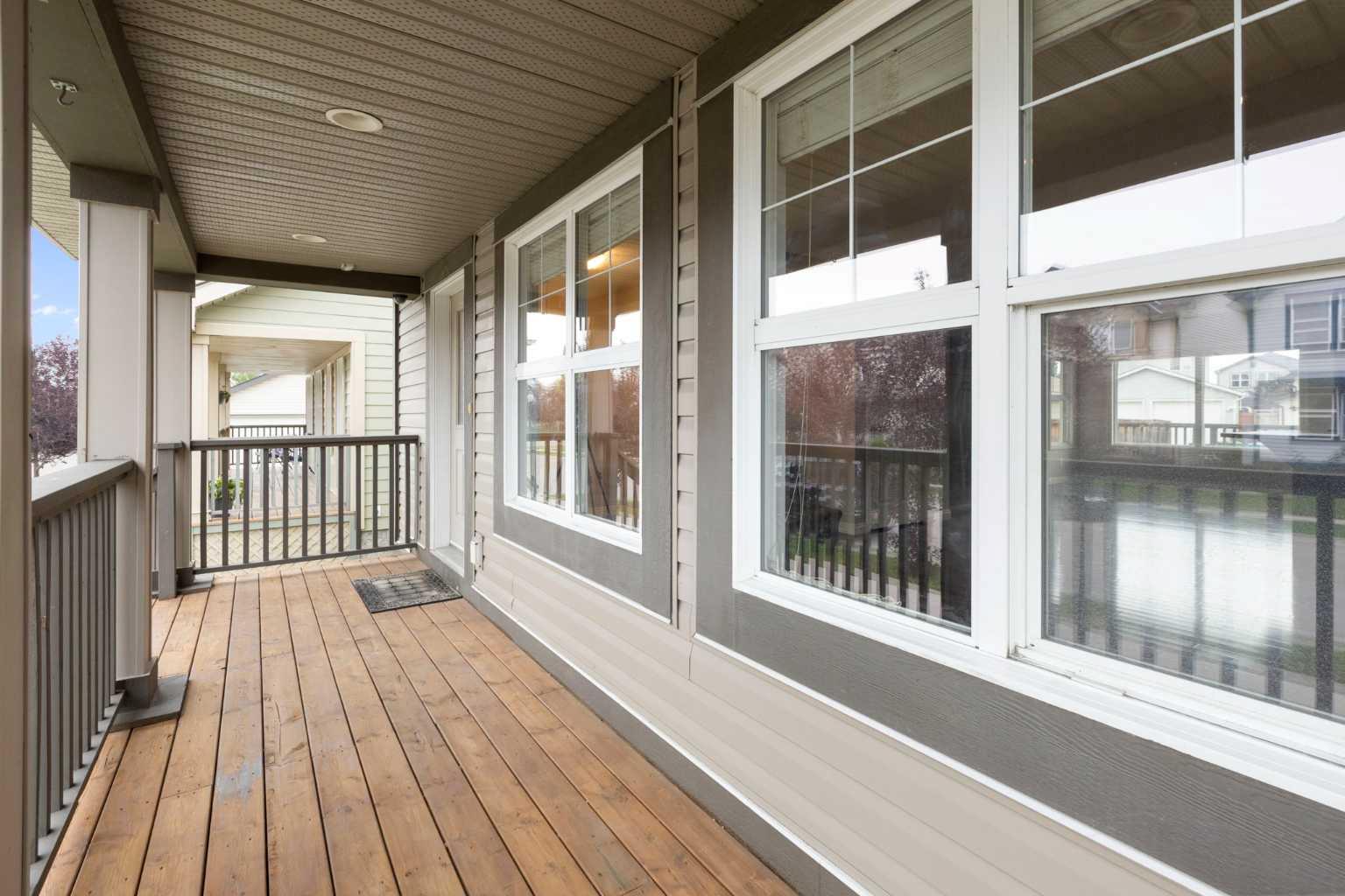 221 Prestwick Ter SE, Calgary, AB T2Z 4Y6