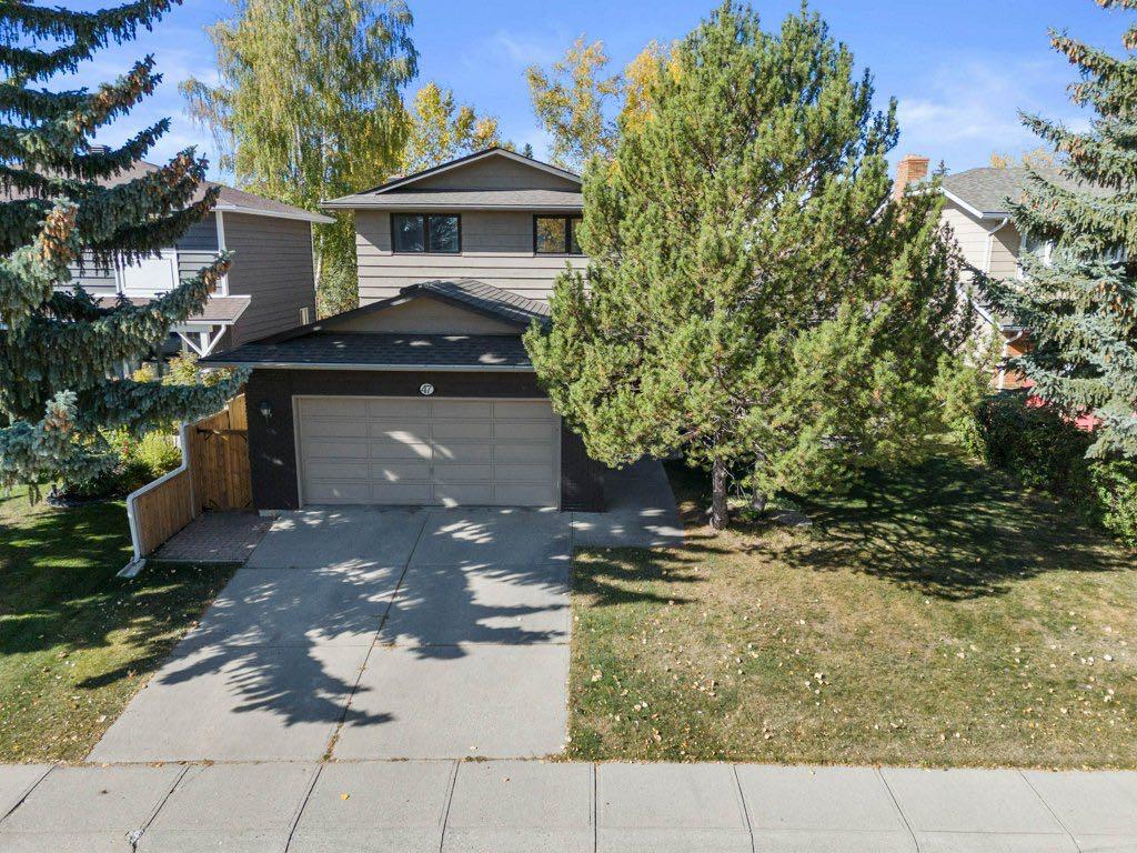 47 Woodmont Way SW, Calgary, AB T2W 4L7