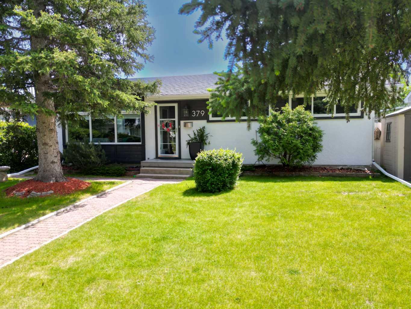 379 Westwood Dr SW, Calgary, AB T3C 2W5