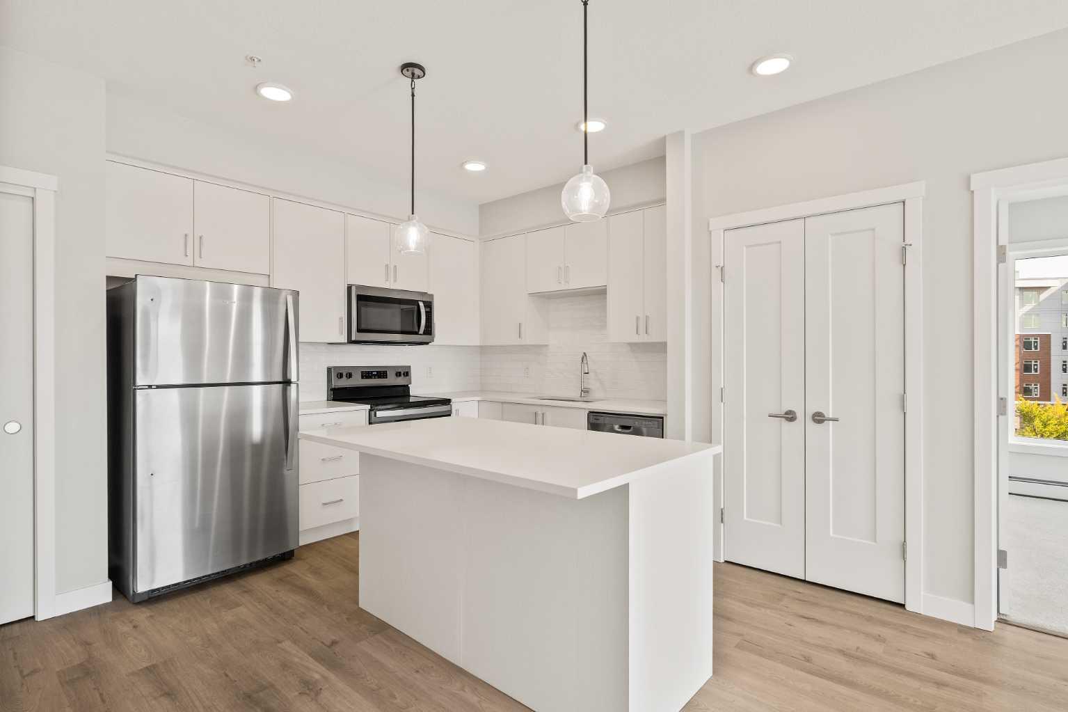 660 Shawnee Square Sw Unit 302, Calgary, AB T2Y 0X6
