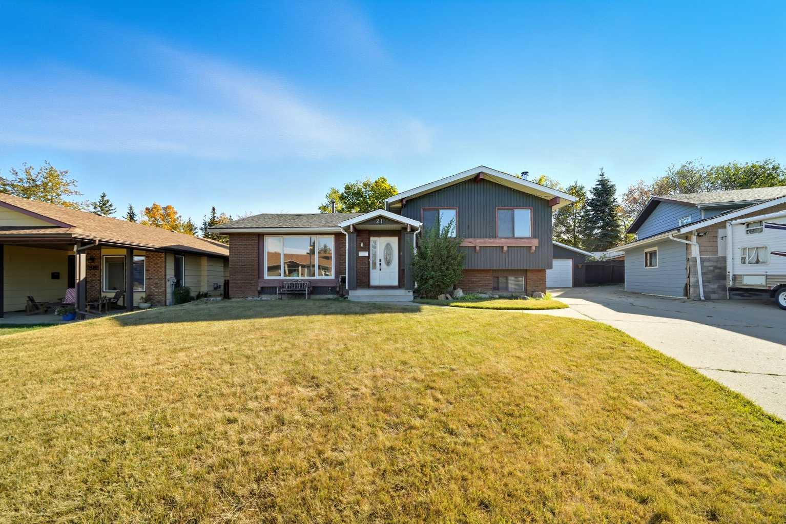 21 Cunningham Cres, Red Deer, AB T4P 2S2