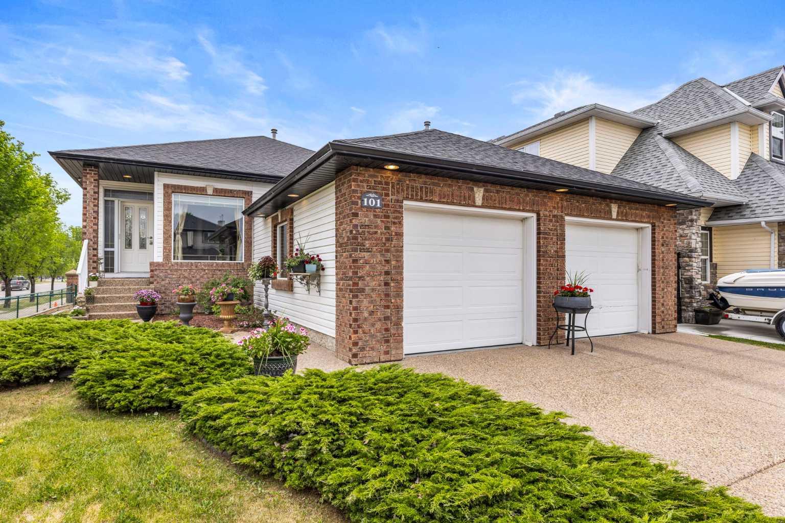 101 Springmere Dr, Chestermere, AB T1X 1A9