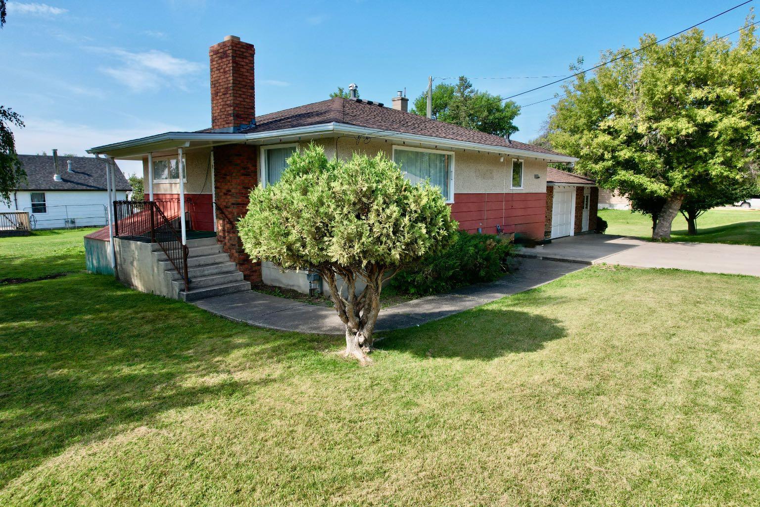 104 Centre St S, Magrath, AB T0K 1J0