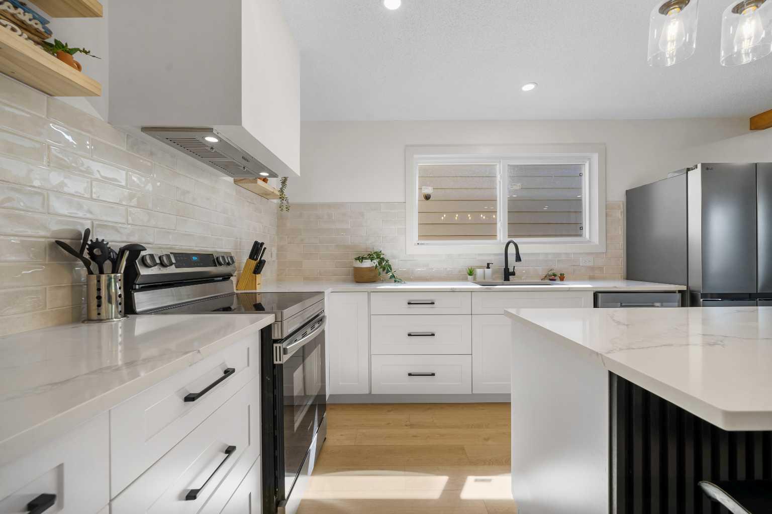 966 Berkley Dr NW, Calgary, AB T3K 1A2