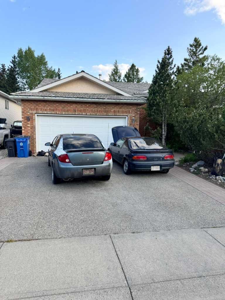 34 W Hall Pl, Cochrane, AB T4C 1M5