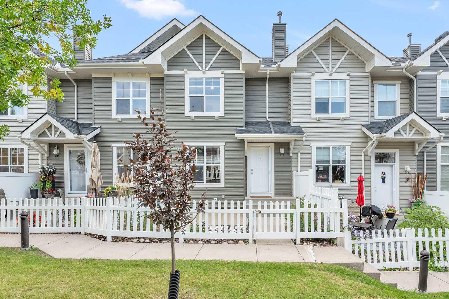 216 Toscana Gdns NW, Calgary, AB T3L 3C4