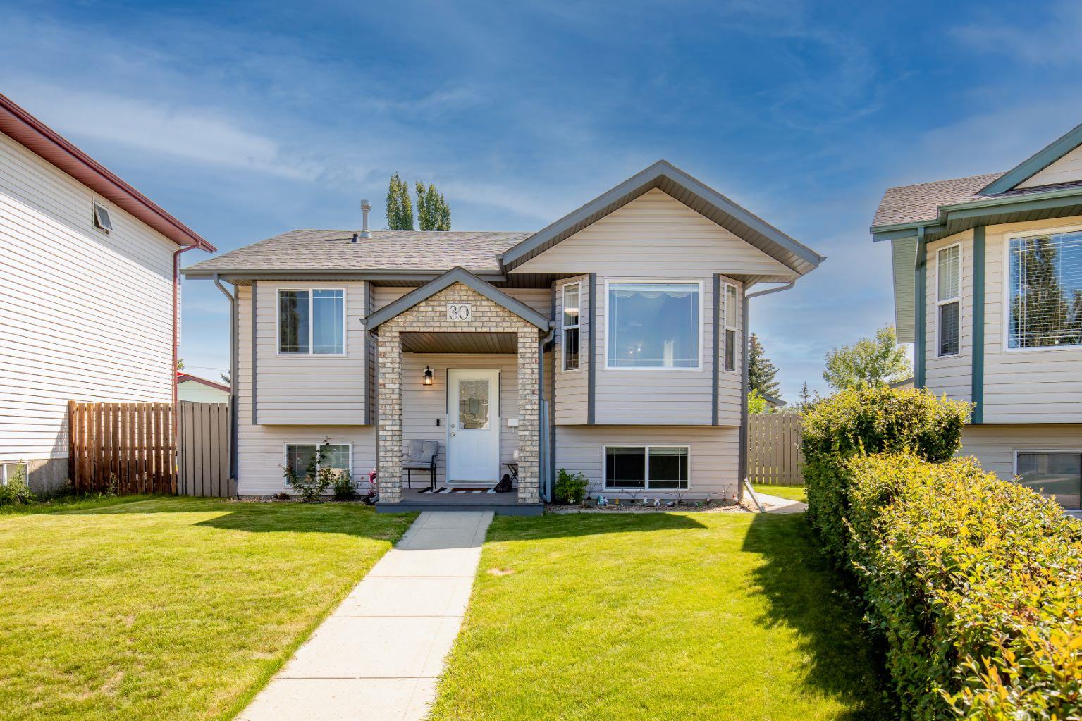 30 Drummond Close, Red Deer, AB T4R 3E1