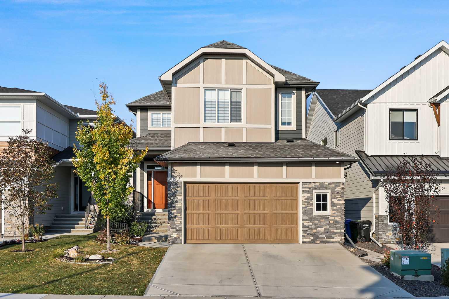 34 Coach Ridge Pt SW, Calgary, AB T3H 2A7