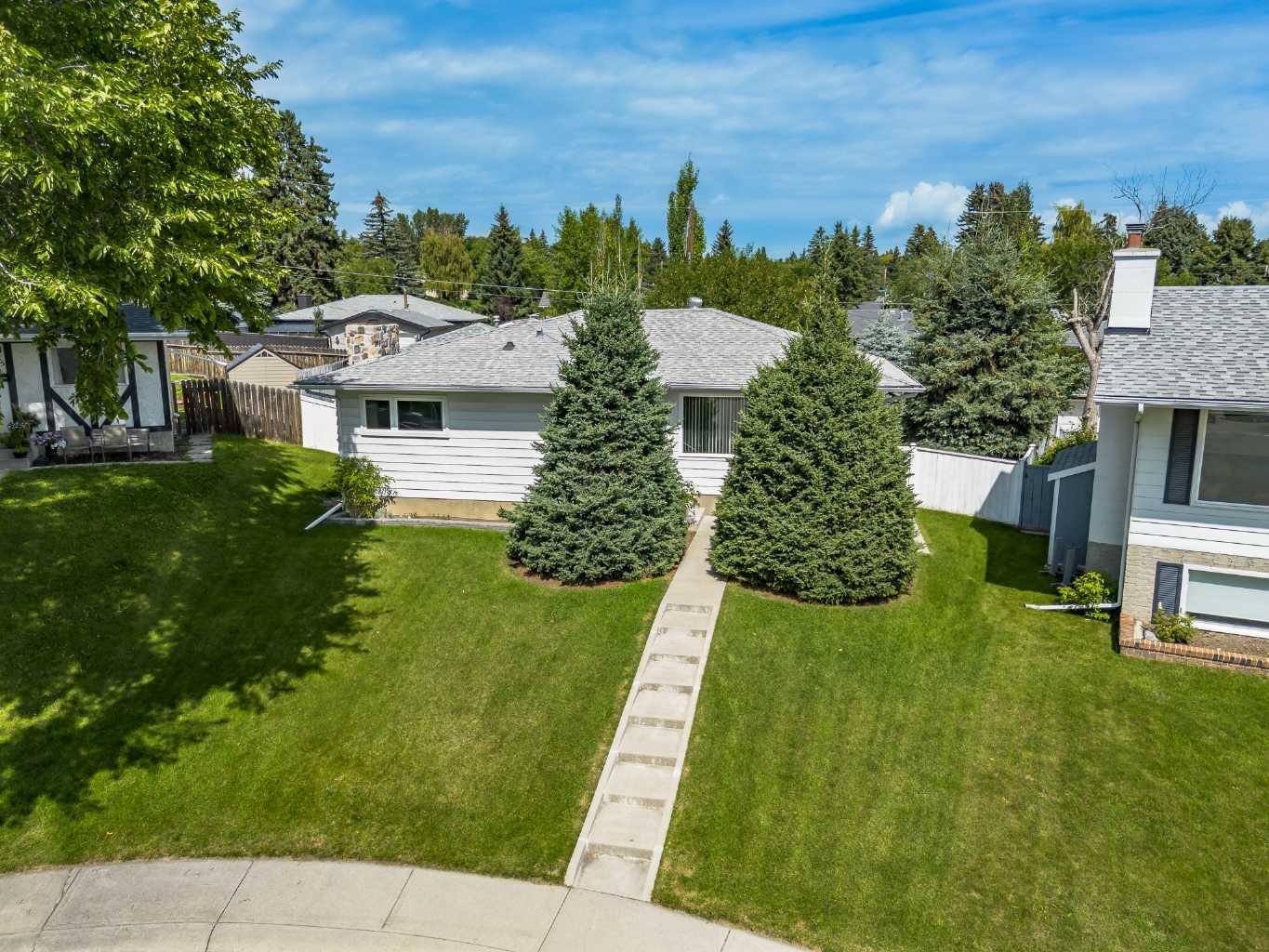 7419 Huntertown Cres NW, Calgary, AB T2K 4K3