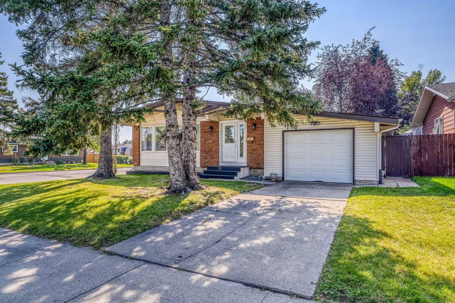 691 Queen Charlotte Dr SE, Calgary, AB T2J 4T5