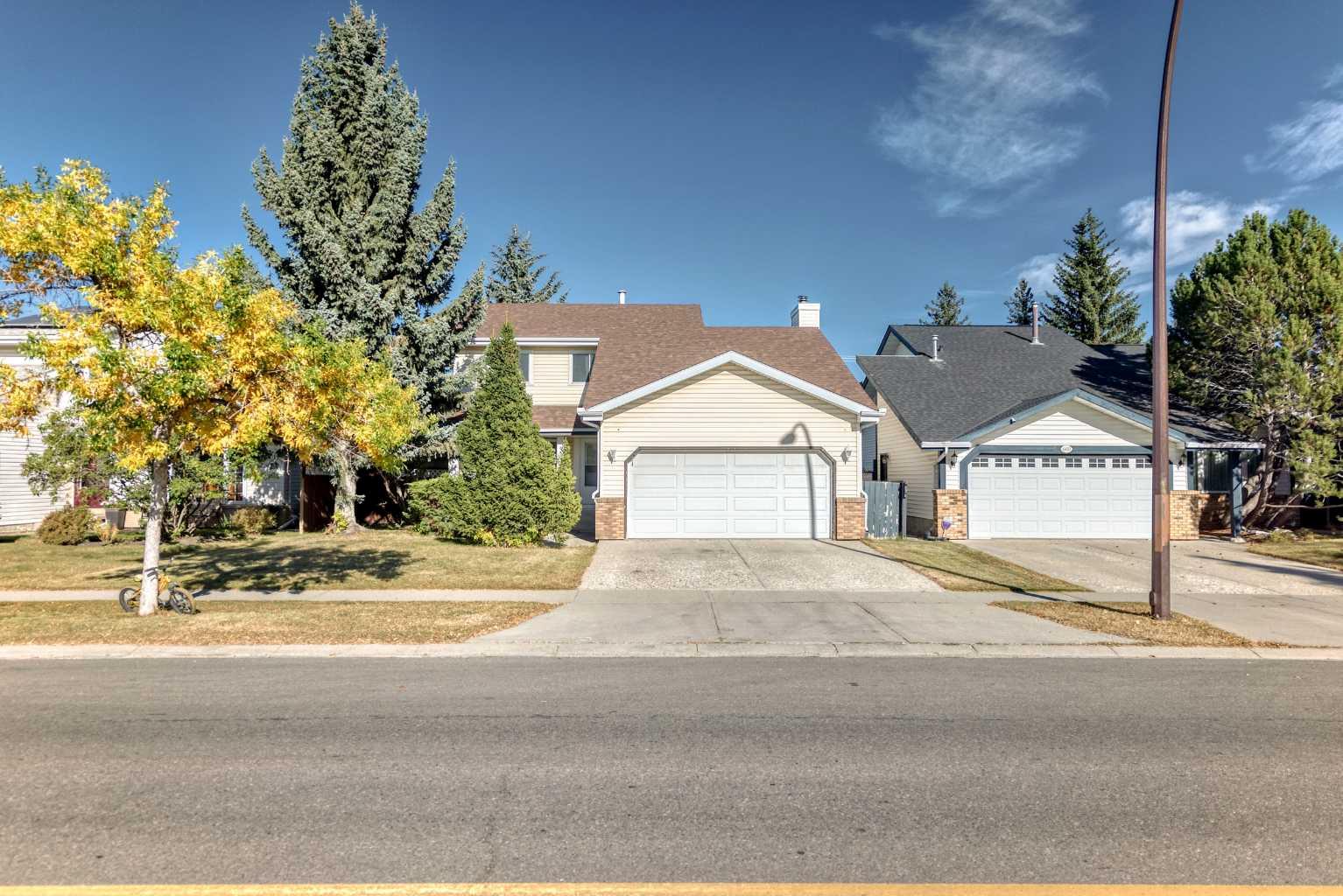 656 Woodbine Blvd SW, Calgary, AB T2W 4W4