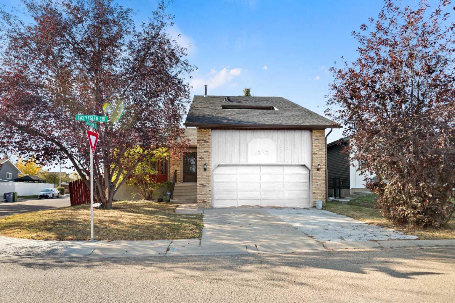 48 Castleglen Ct NE, Calgary, AB T3J 2B8