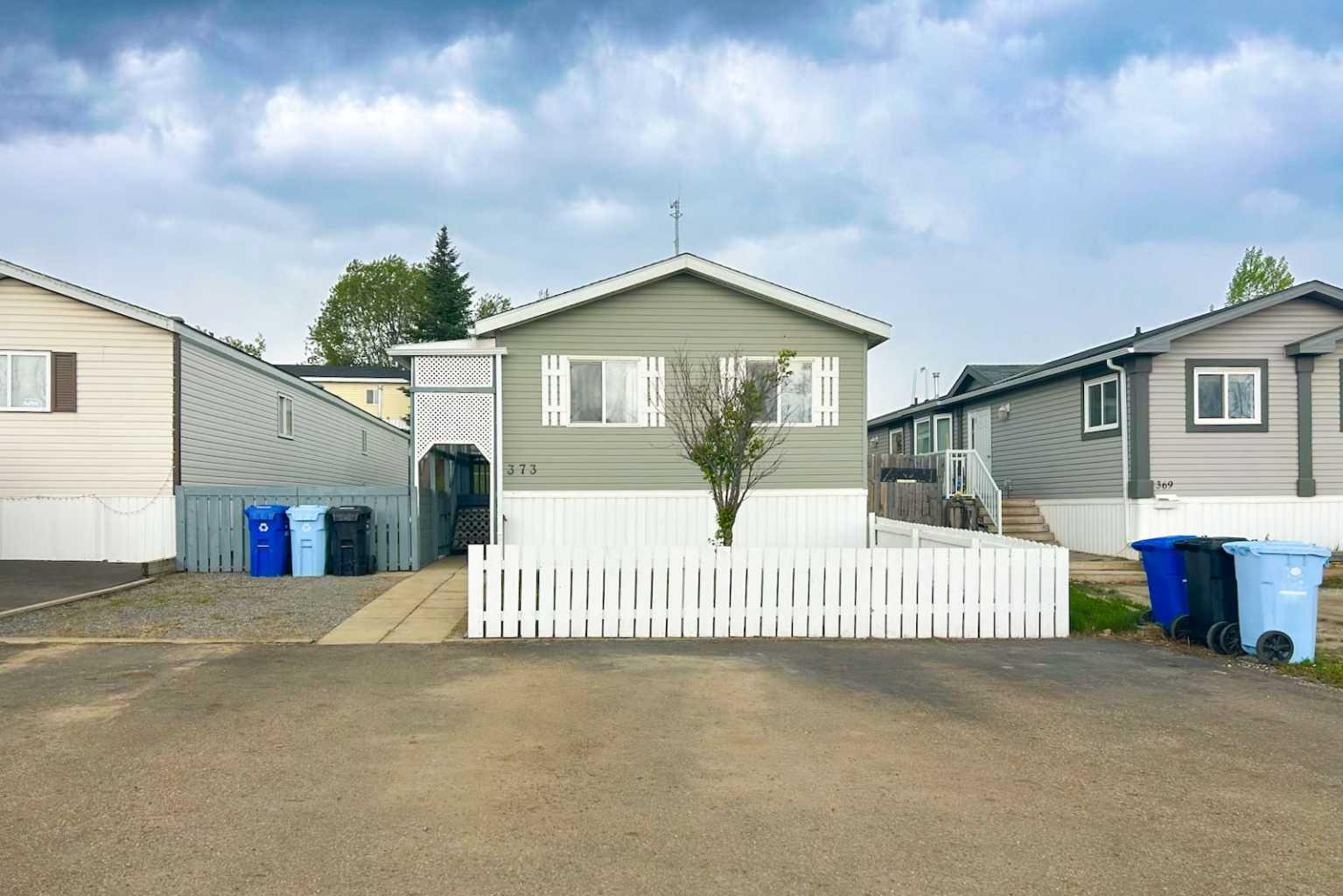 373 Greenwich Ln, Fort Mcmurray, AB T9H 3Z3