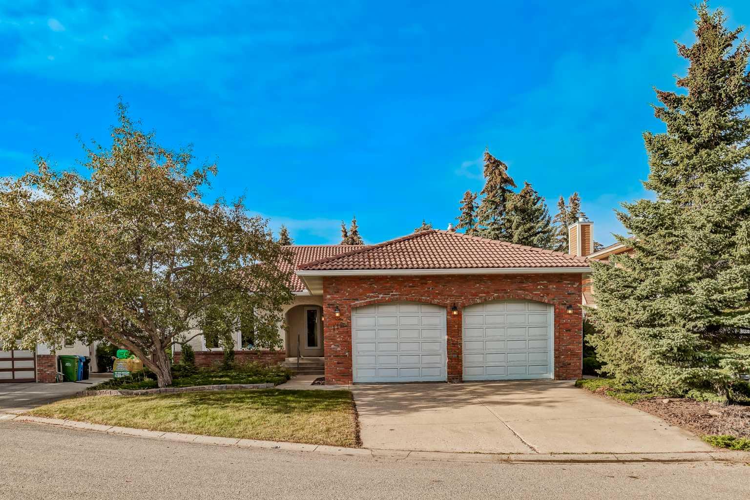 119 Hawkview Manor Pl NW, Calgary, AB T3G 2Z4