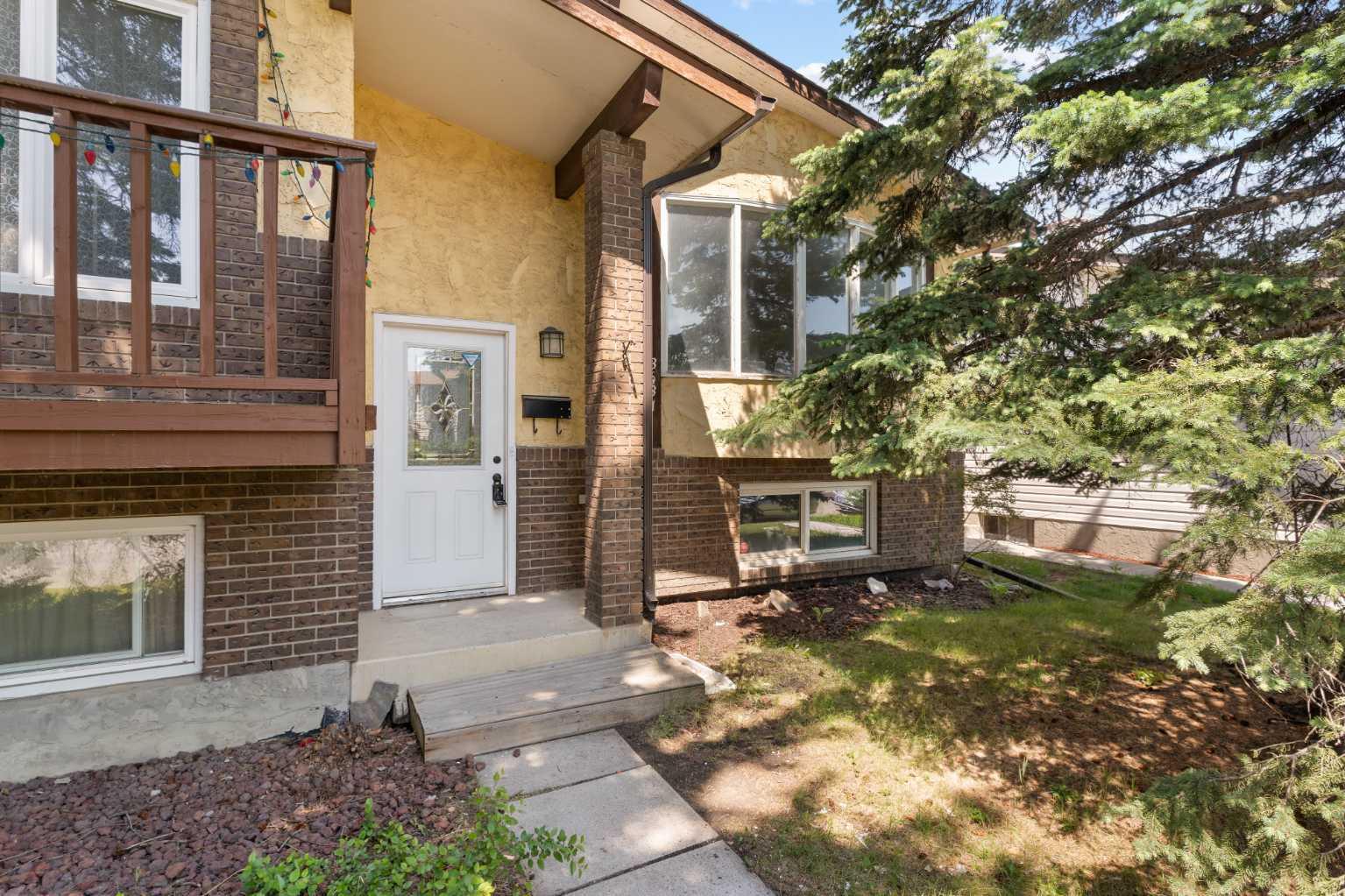3631 Cedarille Dr SW, Calgary, AB T2W 3J5