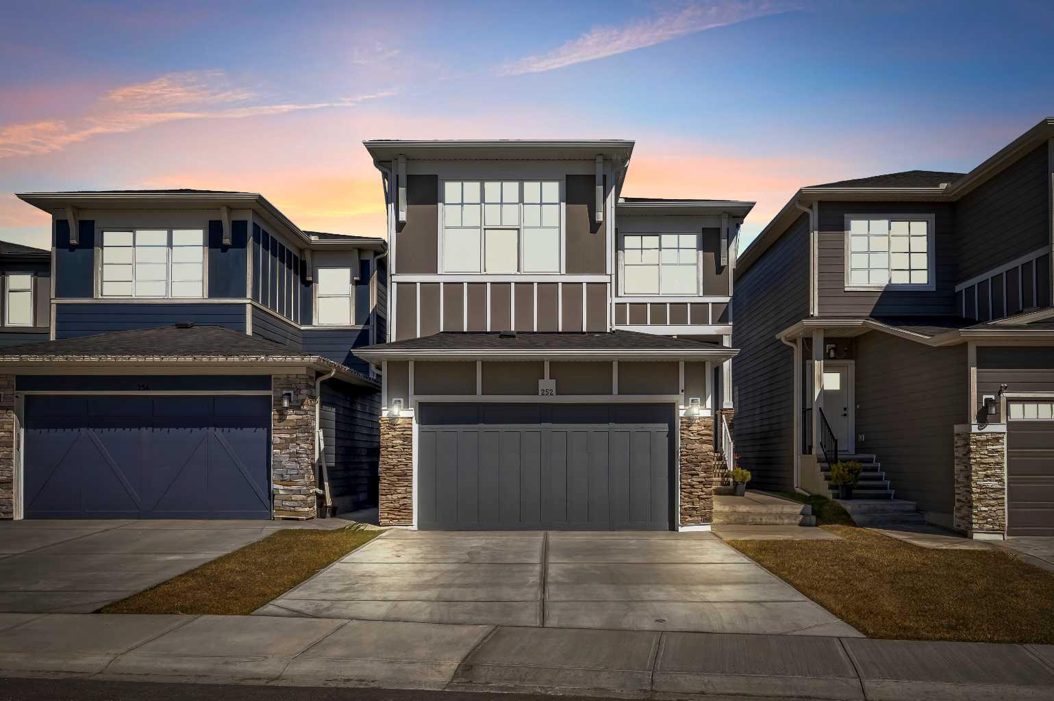 252 Walcrest Vw SE, Calgary, AB T2X 4M1