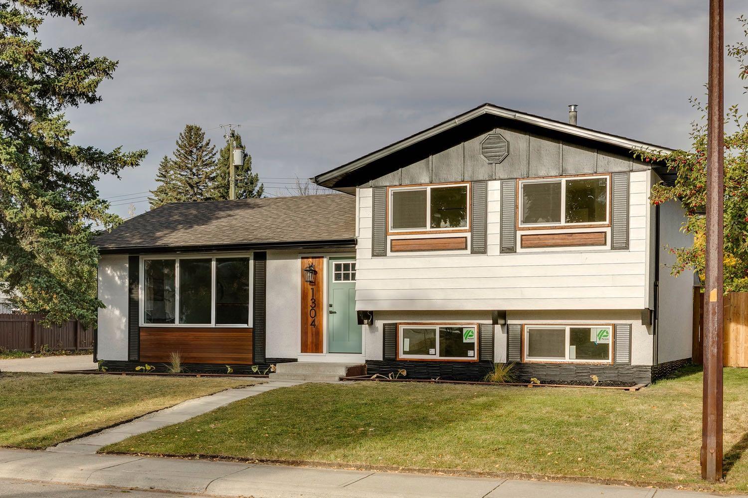 1304 Lake Sylvan Dr SE, Calgary, AB T2J 4C8