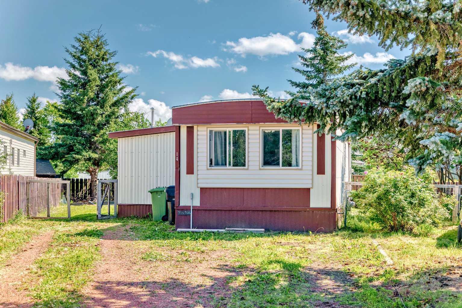 14 Birch Close, Olds, AB T4H 1M2