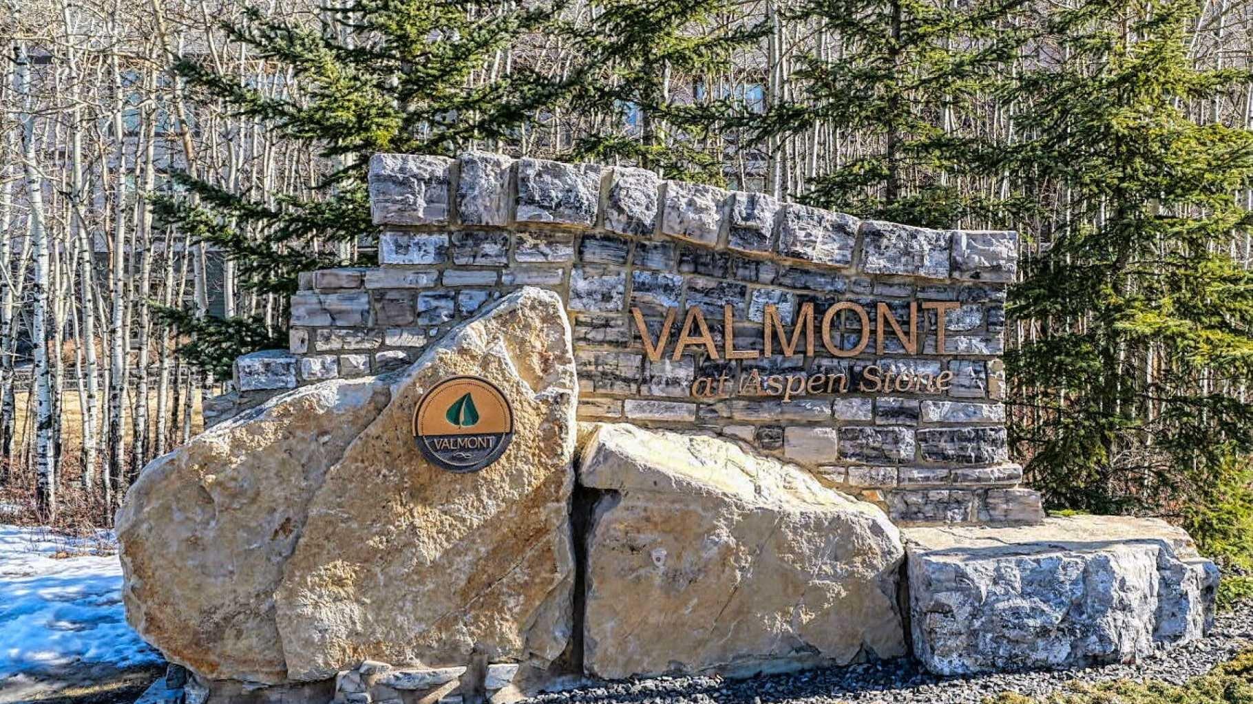 15 Aspenmont Heights Sw Unit 122, Calgary, AB T3H 0E3