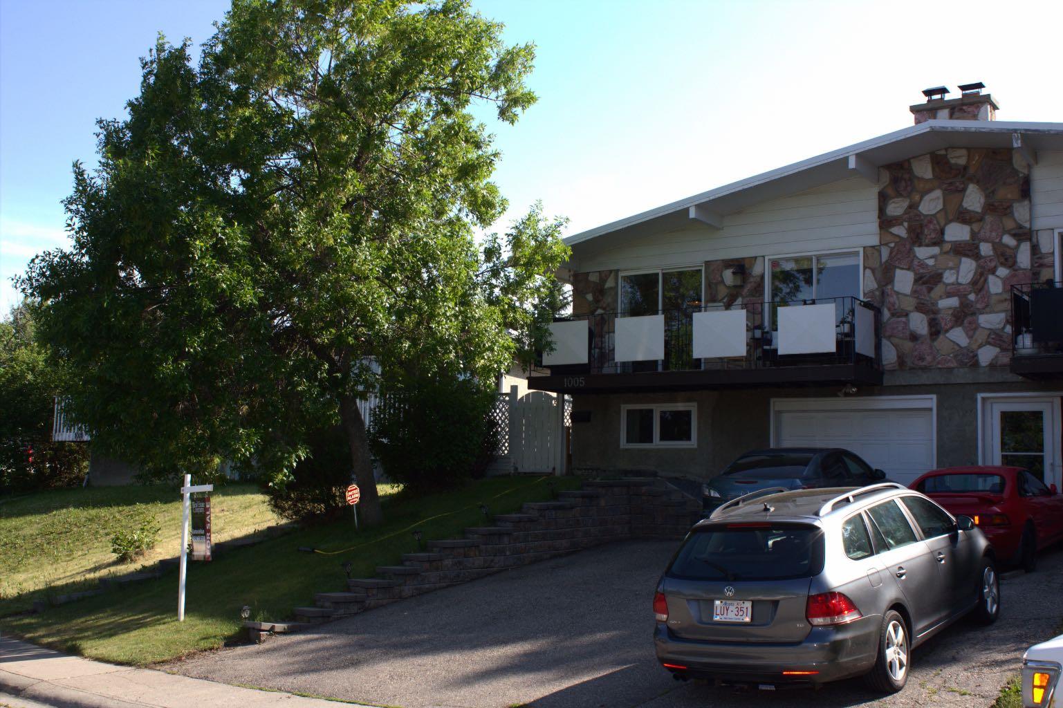 1005 Hunterhaven Rd NW, Calgary, AB T2K 4K4
