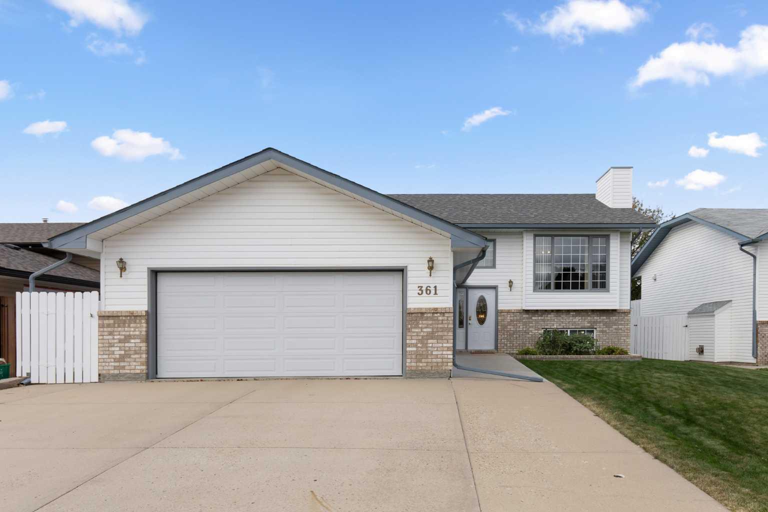 361 Sprague Way SE, Medicine Hat, AB T1B 3Y9