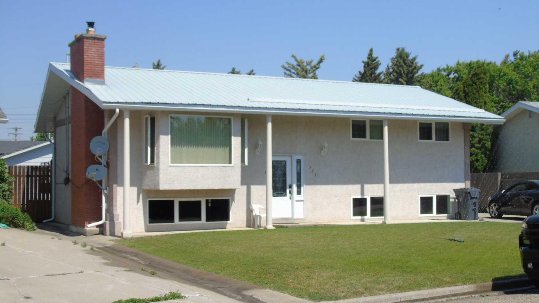 379 Oakwood Dr, Pincher Creek, AB T0K 1W0