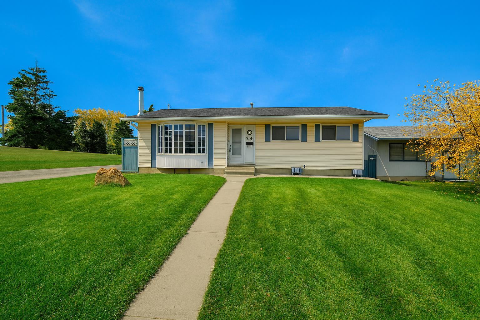 24 Rundleson Way NE, Calgary, AB T1Y 3N6